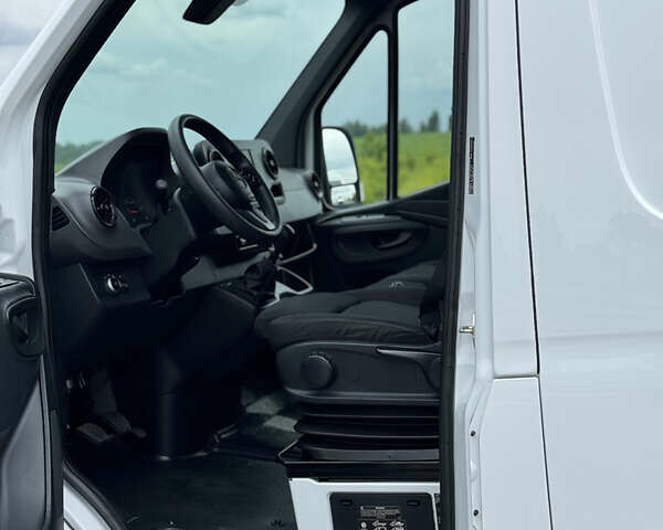Белый Мерседес Sprinter, объемом двигателя 2.2 л и пробегом 220 тыс. км за 25900 $, фото 19 на Automoto.ua