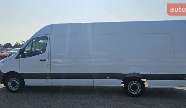 Белый Мерседес Sprinter, объемом двигателя 1.95 л и пробегом 221 тыс. км за 29900 $, фото 2 на Automoto.ua