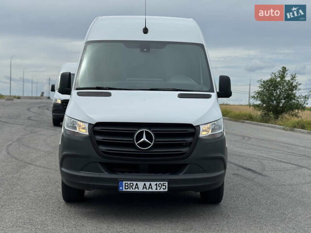 Белый Мерседес Sprinter, объемом двигателя 2.2 л и пробегом 220 тыс. км за 25900 $, фото 4 на Automoto.ua