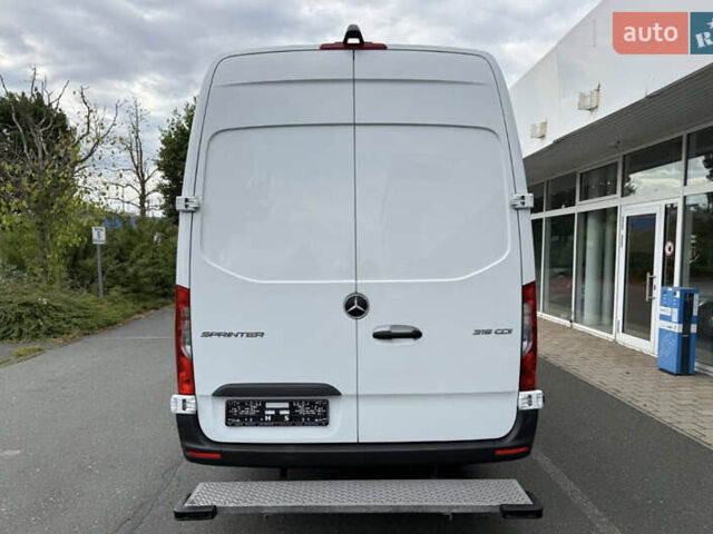 Белый Мерседес Sprinter, объемом двигателя 2 л и пробегом 242 тыс. км за 31300 $, фото 4 на Automoto.ua