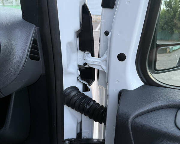 Білий Мерседес Sprinter, об'ємом двигуна 0 л та пробігом 199 тис. км за 23700 $, фото 72 на Automoto.ua