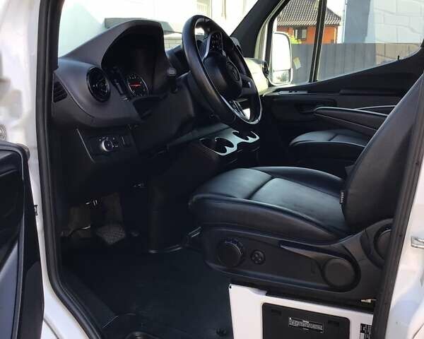 Білий Мерседес Sprinter, об'ємом двигуна 2.99 л та пробігом 380 тис. км за 52954 $, фото 26 на Automoto.ua