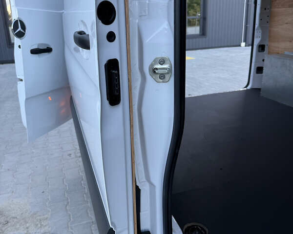 Белый Мерседес Sprinter, объемом двигателя 0 л и пробегом 136 тыс. км за 29999 $, фото 47 на Automoto.ua