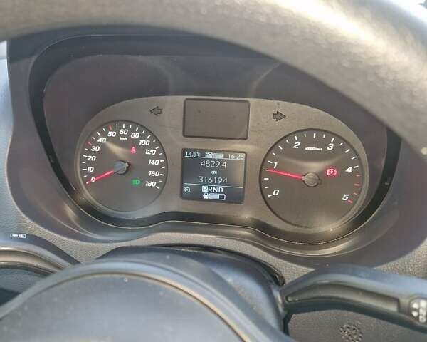 Белый Мерседес Sprinter, объемом двигателя 1.95 л и пробегом 316 тыс. км за 39400 $, фото 2 на Automoto.ua