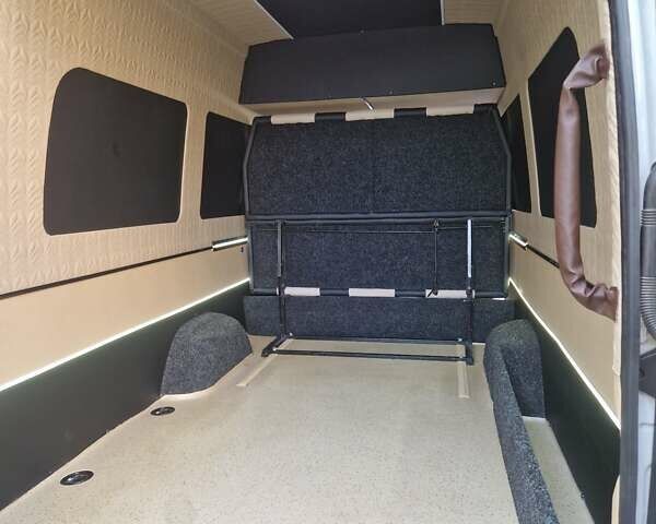 Белый Мерседес Sprinter, объемом двигателя 1.95 л и пробегом 316 тыс. км за 39400 $, фото 3 на Automoto.ua