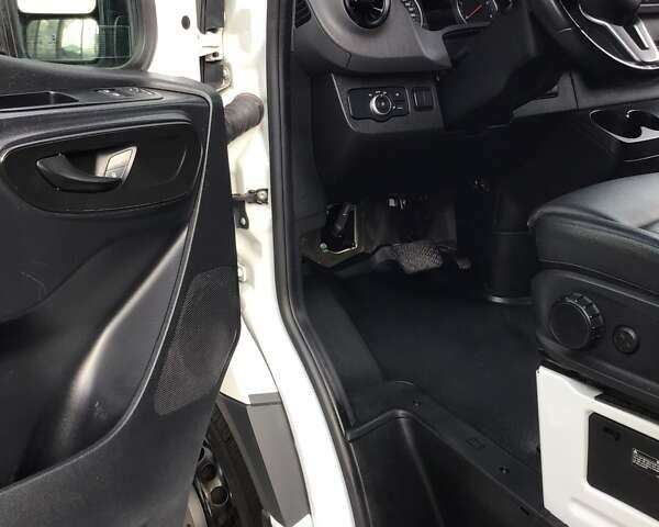 Білий Мерседес Sprinter, об'ємом двигуна 2.99 л та пробігом 380 тис. км за 52954 $, фото 58 на Automoto.ua