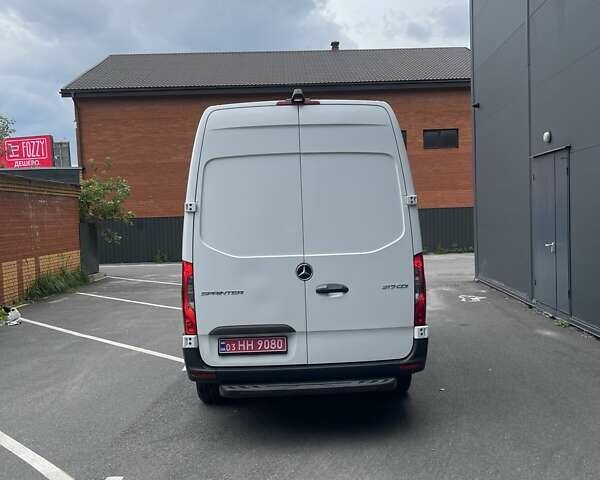 Белый Мерседес Sprinter, объемом двигателя 2 л и пробегом 210 тыс. км за 28950 $, фото 3 на Automoto.ua