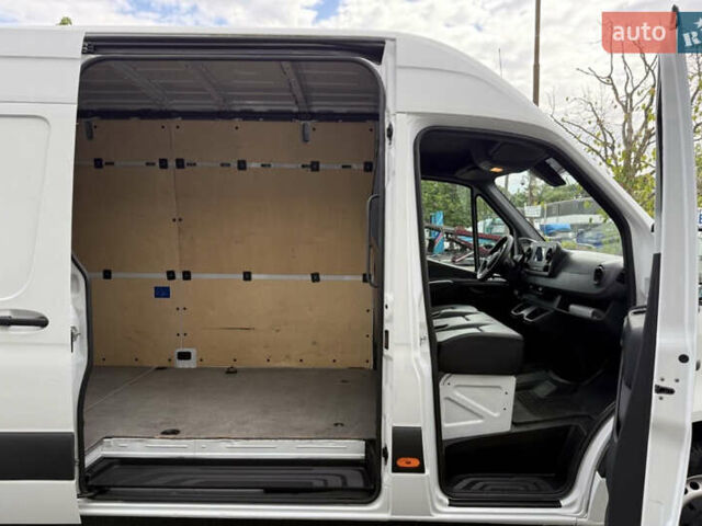 Белый Мерседес Sprinter, объемом двигателя 2 л и пробегом 242 тыс. км за 31300 $, фото 10 на Automoto.ua