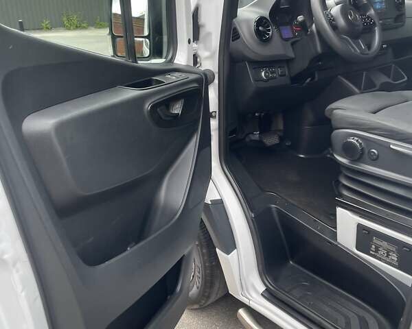Белый Мерседес Sprinter, объемом двигателя 2 л и пробегом 210 тыс. км за 28950 $, фото 7 на Automoto.ua