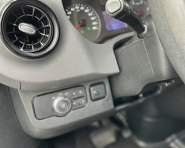 Белый Мерседес Sprinter, объемом двигателя 2 л и пробегом 210 тыс. км за 28950 $, фото 17 на Automoto.ua