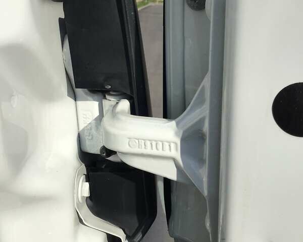Білий Мерседес Sprinter, об'ємом двигуна 2.99 л та пробігом 380 тис. км за 52954 $, фото 21 на Automoto.ua