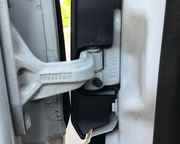 Білий Мерседес Sprinter, об'ємом двигуна 2.99 л та пробігом 380 тис. км за 52954 $, фото 23 на Automoto.ua