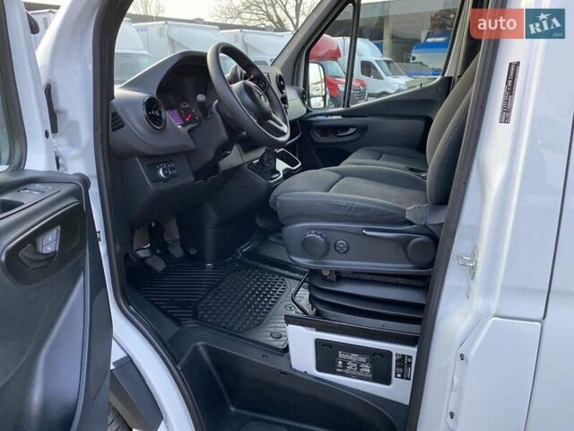 Белый Мерседес Sprinter, объемом двигателя 2.2 л и пробегом 160 тыс. км за 25999 $, фото 52 на Automoto.ua