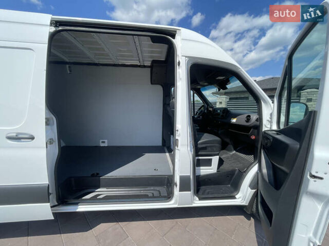 Белый Мерседес Sprinter, объемом двигателя 1.95 л и пробегом 94 тыс. км за 43000 $, фото 6 на Automoto.ua
