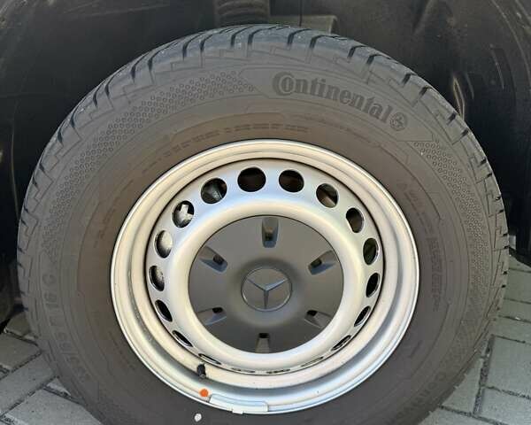 Белый Мерседес Sprinter, объемом двигателя 1.95 л и пробегом 14 тыс. км за 45000 $, фото 8 на Automoto.ua