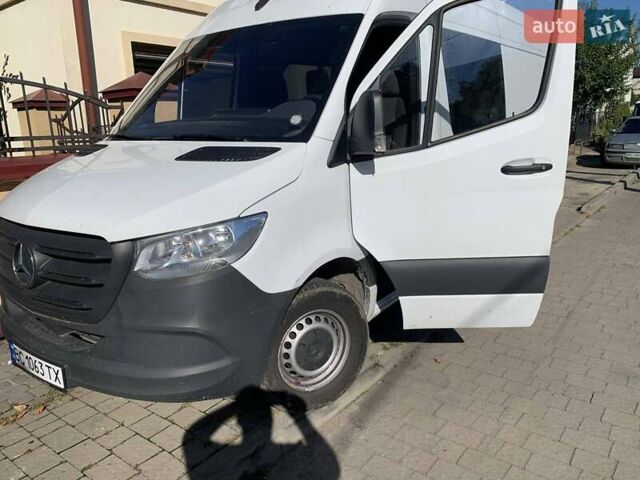 Белый Мерседес Sprinter, объемом двигателя 1.95 л и пробегом 242 тыс. км за 29000 $, фото 11 на Automoto.ua