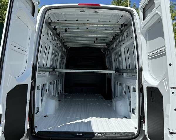 Белый Мерседес Sprinter, объемом двигателя 1.95 л и пробегом 14 тыс. км за 45000 $, фото 11 на Automoto.ua