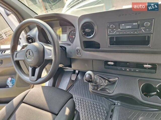 Білий Мерседес Sprinter, об'ємом двигуна 1.95 л та пробігом 195 тис. км за 39500 $, фото 5 на Automoto.ua