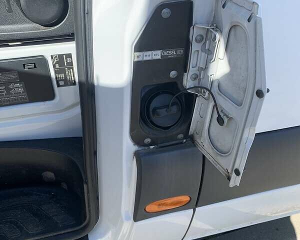 Белый Мерседес Sprinter, объемом двигателя 1.95 л и пробегом 242 тыс. км за 29000 $, фото 18 на Automoto.ua