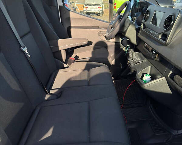 Білий Мерседес Sprinter, об'ємом двигуна 0 л та пробігом 310 тис. км за 33305 $, фото 10 на Automoto.ua