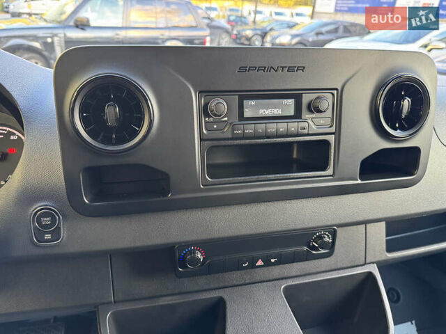 Белый Мерседес Sprinter, объемом двигателя 0 л и пробегом 1 тыс. км за 26999 $, фото 25 на Automoto.ua