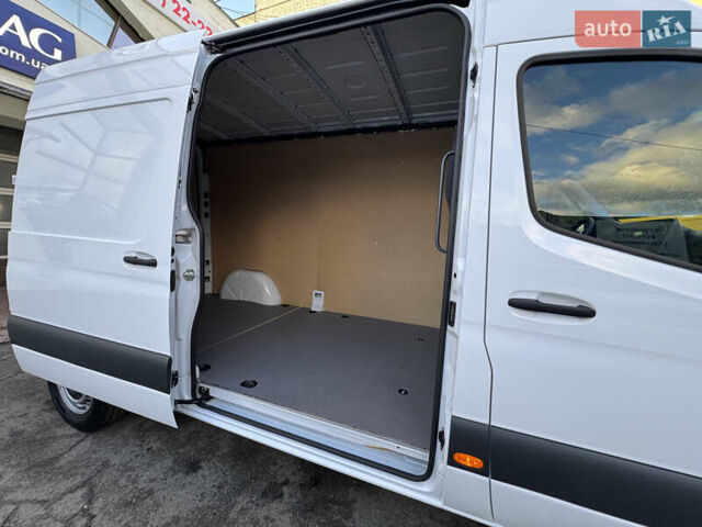 Белый Мерседес Sprinter, объемом двигателя 0 л и пробегом 1 тыс. км за 26999 $, фото 31 на Automoto.ua