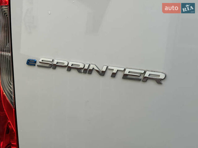 Белый Мерседес Sprinter, объемом двигателя 0 л и пробегом 1 тыс. км за 26999 $, фото 36 на Automoto.ua