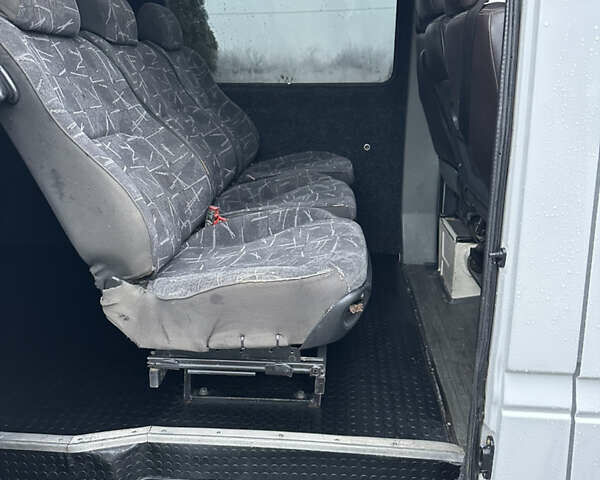 Белый Мерседес Sprinter, объемом двигателя 2.15 л и пробегом 850 тыс. км за 10500 $, фото 17 на Automoto.ua