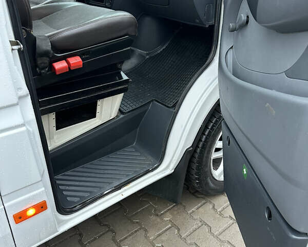 Белый Мерседес Sprinter, объемом двигателя 2.15 л и пробегом 850 тыс. км за 10500 $, фото 16 на Automoto.ua
