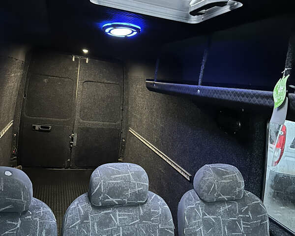 Белый Мерседес Sprinter, объемом двигателя 2.15 л и пробегом 850 тыс. км за 10500 $, фото 21 на Automoto.ua