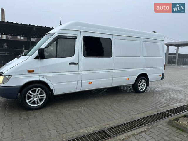 Белый Мерседес Sprinter, объемом двигателя 2.15 л и пробегом 850 тыс. км за 10500 $, фото 3 на Automoto.ua