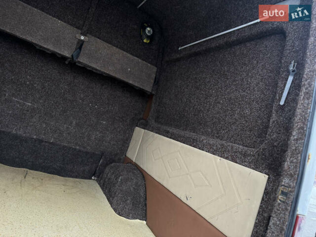 Белый Мерседес Sprinter, объемом двигателя 2.69 л и пробегом 370 тыс. км за 9500 $, фото 53 на Automoto.ua