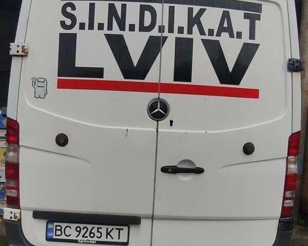 Белый Мерседес Sprinter, объемом двигателя 2.2 л и пробегом 517 тыс. км за 10000 $, фото 4 на Automoto.ua