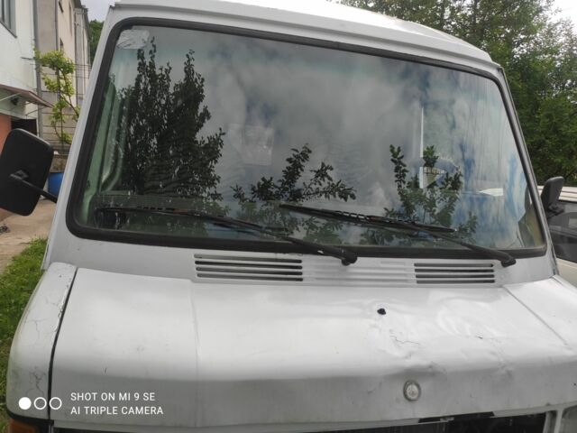Белый Мерседес Sprinter, объемом двигателя 2 л и пробегом 500 тыс. км за 1903 $, фото 1 на Automoto.ua