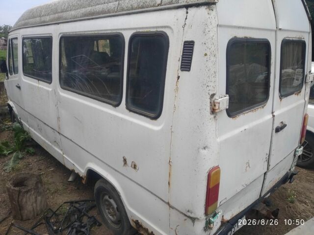 Білий Мерседес Sprinter, об'ємом двигуна 2.3 л та пробігом 300 тис. км за 1702 $, фото 1 на Automoto.ua