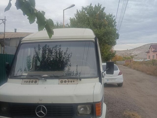 Білий Мерседес Sprinter, об'ємом двигуна 2.3 л та пробігом 100 тис. км за 2000 $, фото 1 на Automoto.ua