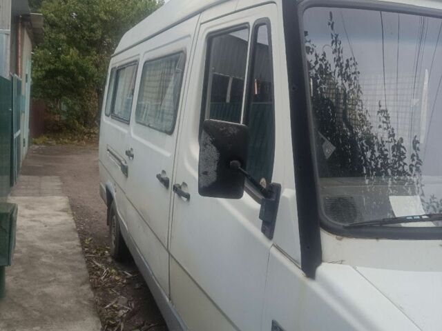 Білий Мерседес Sprinter, об'ємом двигуна 2.3 л та пробігом 100 тис. км за 2000 $, фото 3 на Automoto.ua