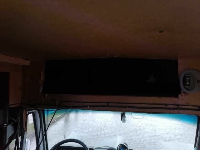 Білий Мерседес Sprinter, об'ємом двигуна 2.3 л та пробігом 559 тис. км за 2850 $, фото 5 на Automoto.ua