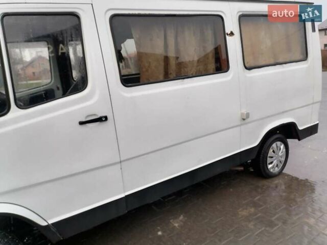 Белый Мерседес Sprinter, объемом двигателя 2.3 л и пробегом 559 тыс. км за 2850 $, фото 1 на Automoto.ua