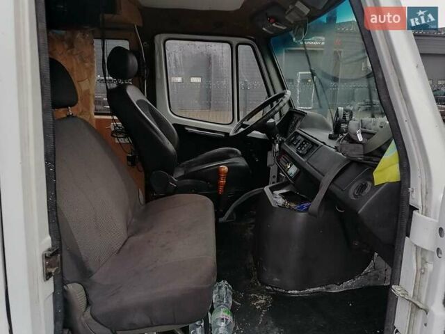 Белый Мерседес Sprinter, объемом двигателя 2.3 л и пробегом 559 тыс. км за 2850 $, фото 9 на Automoto.ua