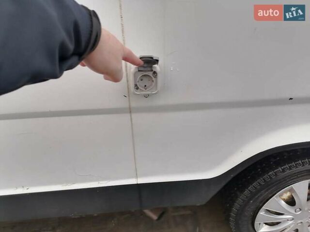 Белый Мерседес Sprinter, объемом двигателя 2.3 л и пробегом 559 тыс. км за 2850 $, фото 2 на Automoto.ua