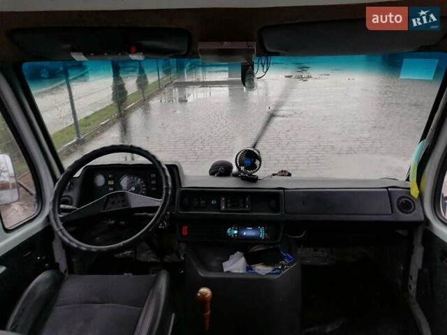 Белый Мерседес Sprinter, объемом двигателя 2.3 л и пробегом 559 тыс. км за 2850 $, фото 20 на Automoto.ua