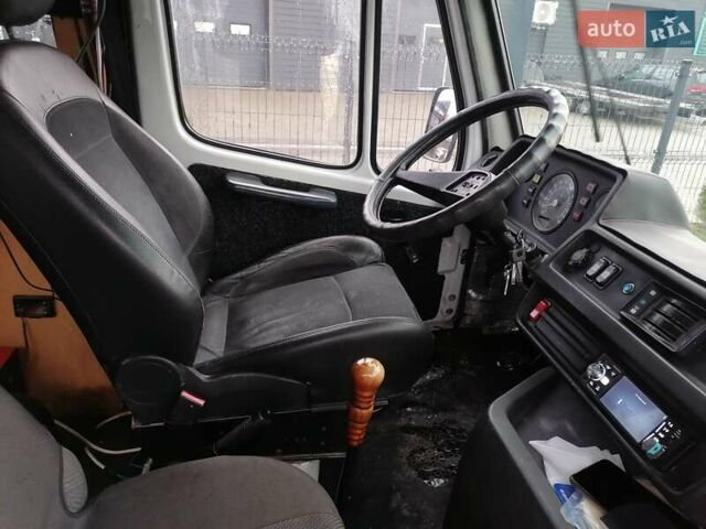 Белый Мерседес Sprinter, объемом двигателя 2.3 л и пробегом 559 тыс. км за 2850 $, фото 11 на Automoto.ua