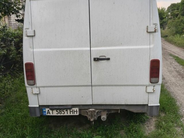 Белый Мерседес Sprinter, объемом двигателя 2.3 л и пробегом 500 тыс. км за 2913 $, фото 3 на Automoto.ua