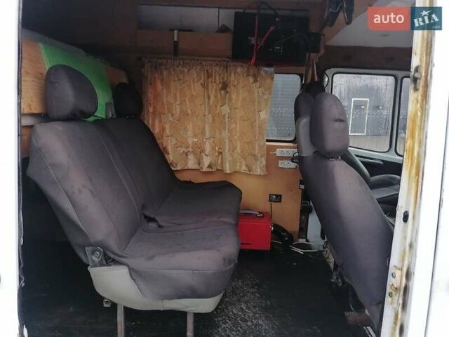 Белый Мерседес Sprinter, объемом двигателя 2.3 л и пробегом 559 тыс. км за 2850 $, фото 12 на Automoto.ua