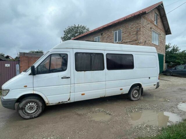 Белый Мерседес Sprinter, объемом двигателя 2.9 л и пробегом 300 тыс. км за 4315 $, фото 2 на Automoto.ua