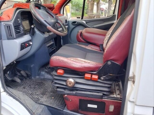 Белый Мерседес Sprinter, объемом двигателя 2.9 л и пробегом 999 тыс. км за 4100 $, фото 5 на Automoto.ua