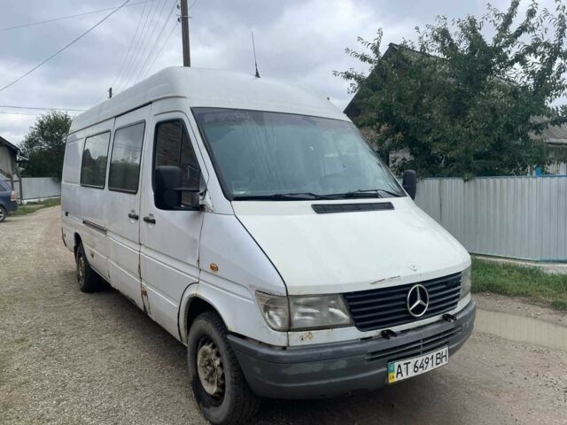 Белый Мерседес Sprinter, объемом двигателя 2.9 л и пробегом 300 тыс. км за 4315 $, фото 3 на Automoto.ua