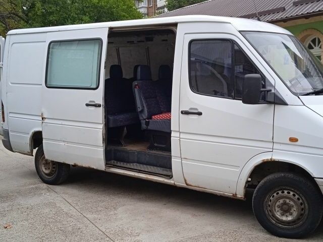 Белый Мерседес Sprinter, объемом двигателя 2.3 л и пробегом 450 тыс. км за 3600 $, фото 1 на Automoto.ua