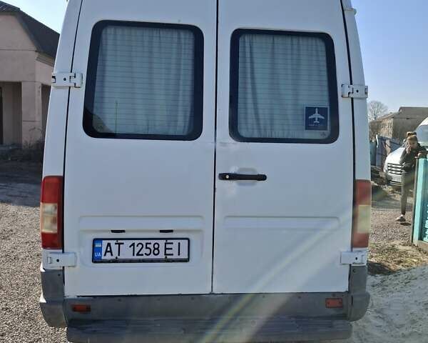 Белый Мерседес Sprinter, объемом двигателя 2.87 л и пробегом 450 тыс. км за 7200 $, фото 3 на Automoto.ua
